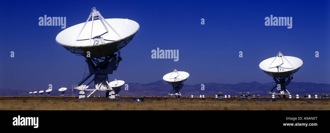 Lignes d'antennes satellites JANSKY VLART RADIO TELESCOPE ARRAY PLAINS DE SAINT AUGUSTIN NOUVEAU MEXIQUE USA Banque D'Images