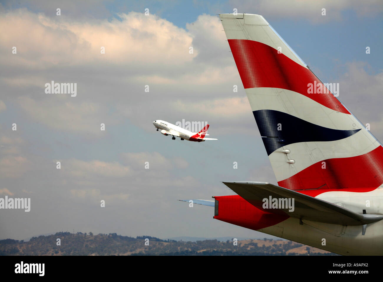 British Airways et Qantas Jumbo jet au décollage du vol Banque D'Images