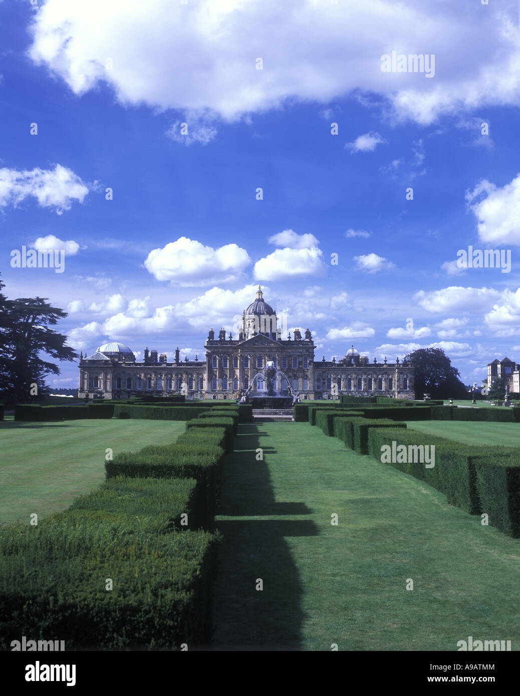 SOUTH PARTERRE (©WILLIAM ANDREWS NESFIELD 1852) CASTLE HOWARD NORTH YORKSHIRE ANGLETERRE ROYAUME-UNI Banque D'Images