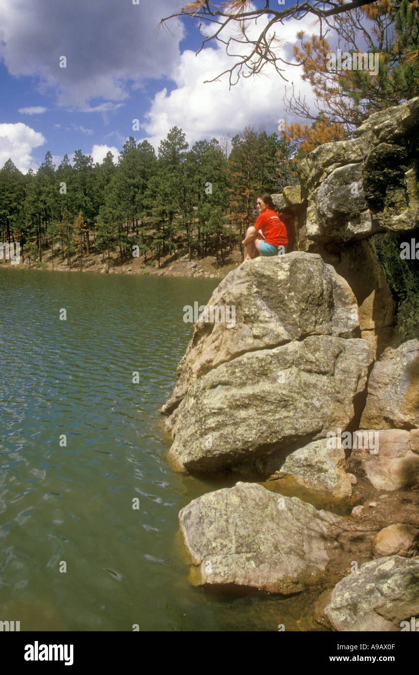 Tourisme à femelle Morphy Lake State Park à l'intérieur de la Forêt Nationale de Santa Fe New Mexico USA Banque D'Images