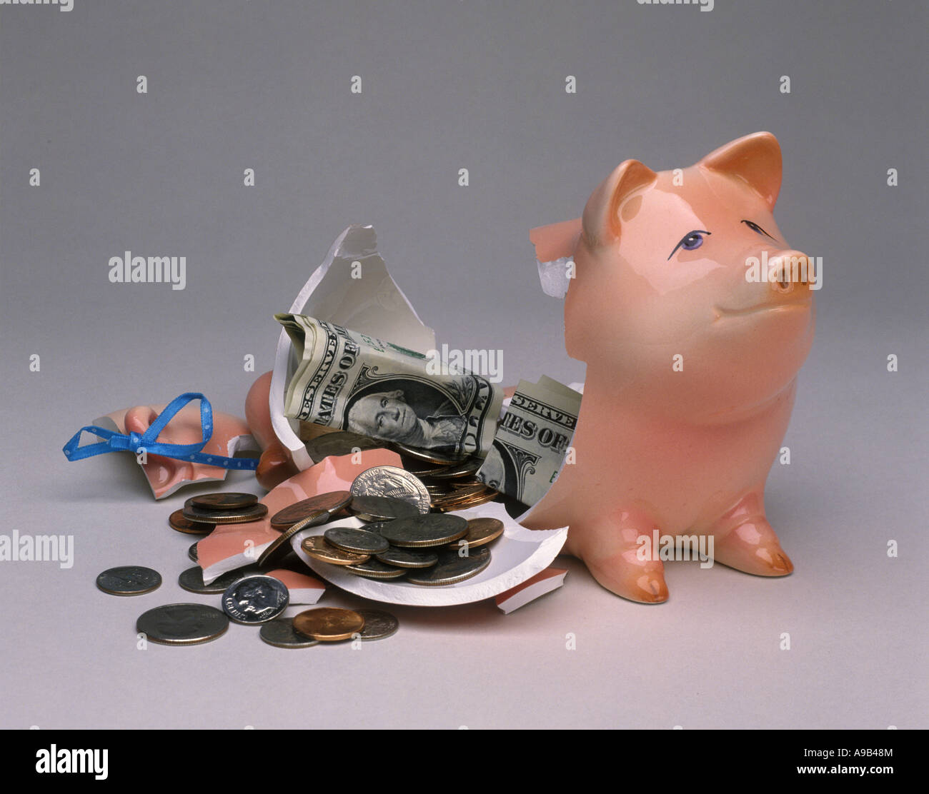 BROKEN BRISÉ PIGGY BANK UNITED STATES DOLLARS AMÉRICAINS Banque D'Images