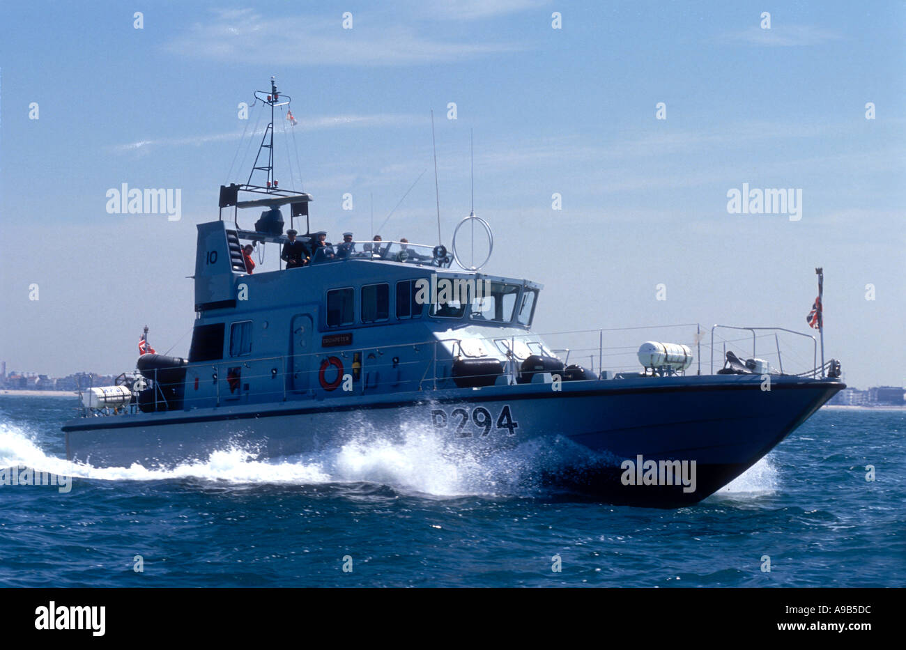 La Royal Navy motomarines P2000 Formation rapide classe Archer et bateau Navire de patrouille P294 HMS Trumpeter Banque D'Images