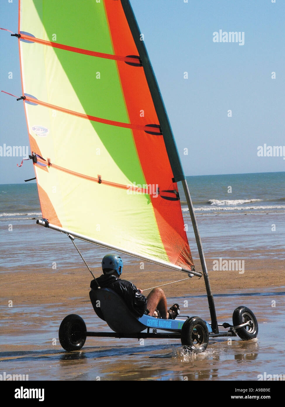 France Pays de la loire vendée st jean de monts char à voiles sur la plage Banque D'Images