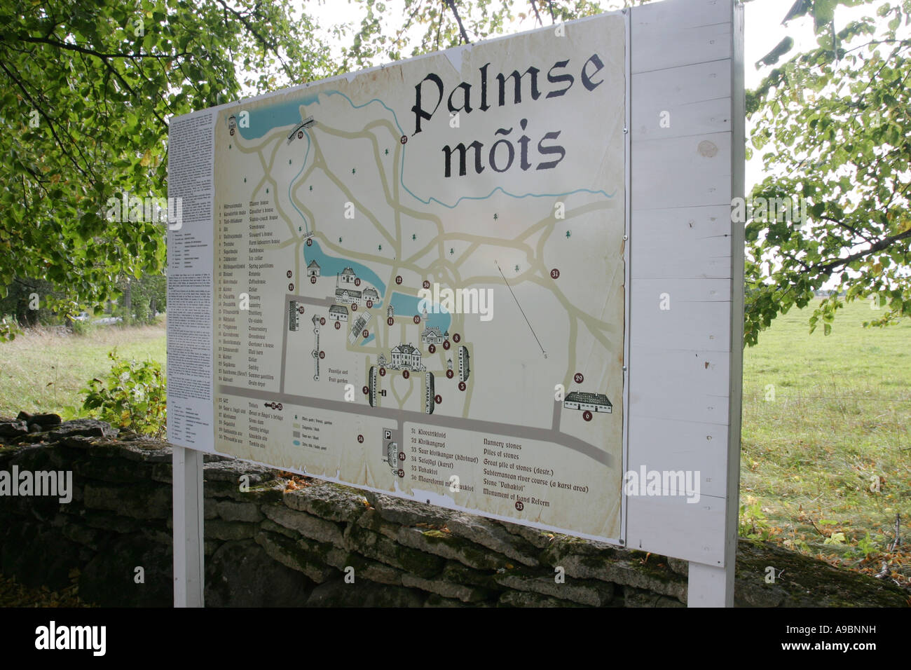 Estonie - carte à l'entrée de Palmse Manor dans le parc national de Lahemaa Banque D'Images