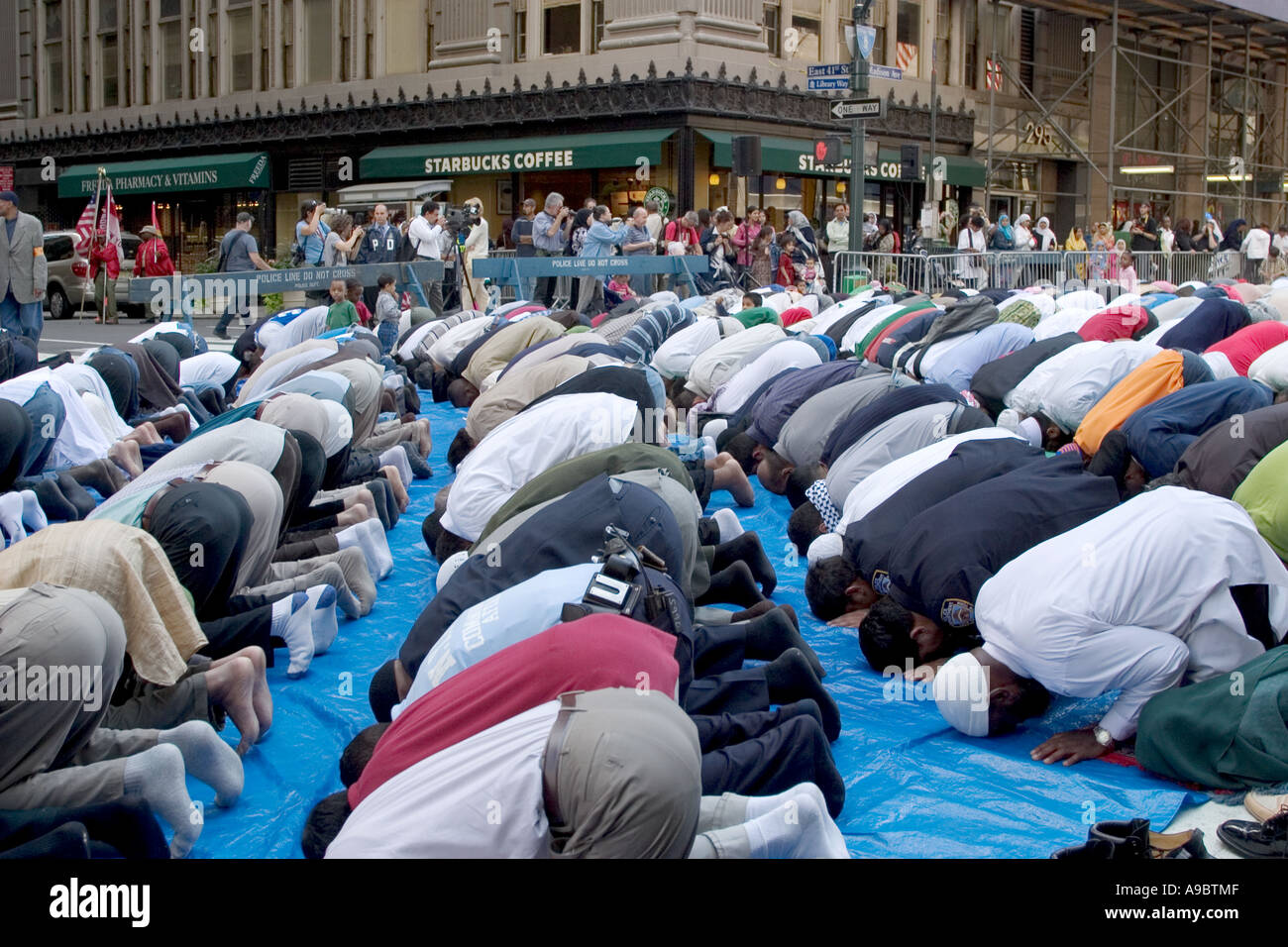 Les participants à la parade de la fête musulmane annuelle sur Madison Avenue à New York City Banque D'Images