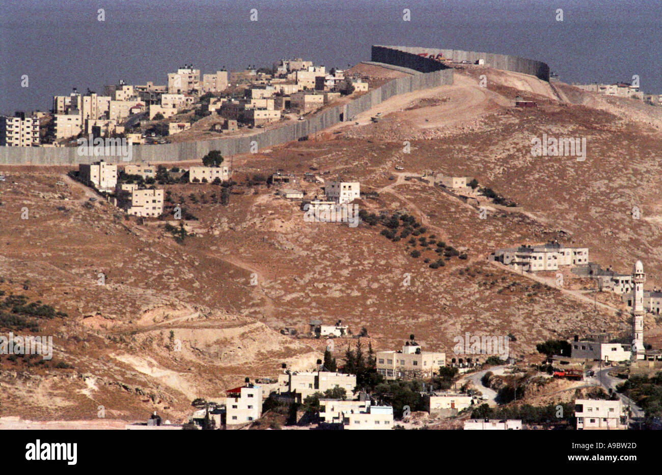 Abu Dis, une banlieue de Jérusalem-Est, à côté du Mont des Oliviers, séparés de Jérusalem par le mur de séparation israélien. Banque D'Images
