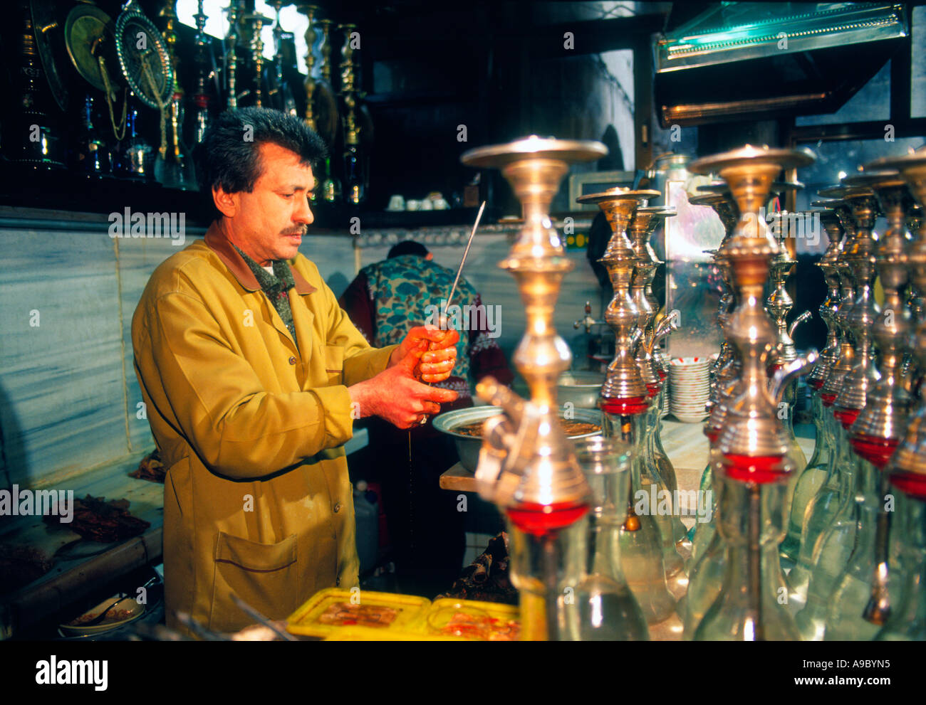 Pipe à la préparation de thé en Turquie Banque D'Images