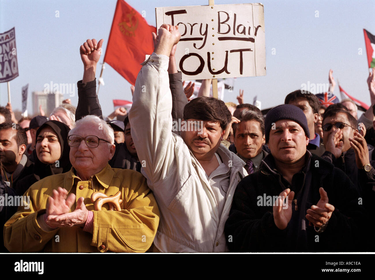 Manifestant dans Hyde Park en mars 2003 pour rassemblement contre la guerre en Irak. Banque D'Images