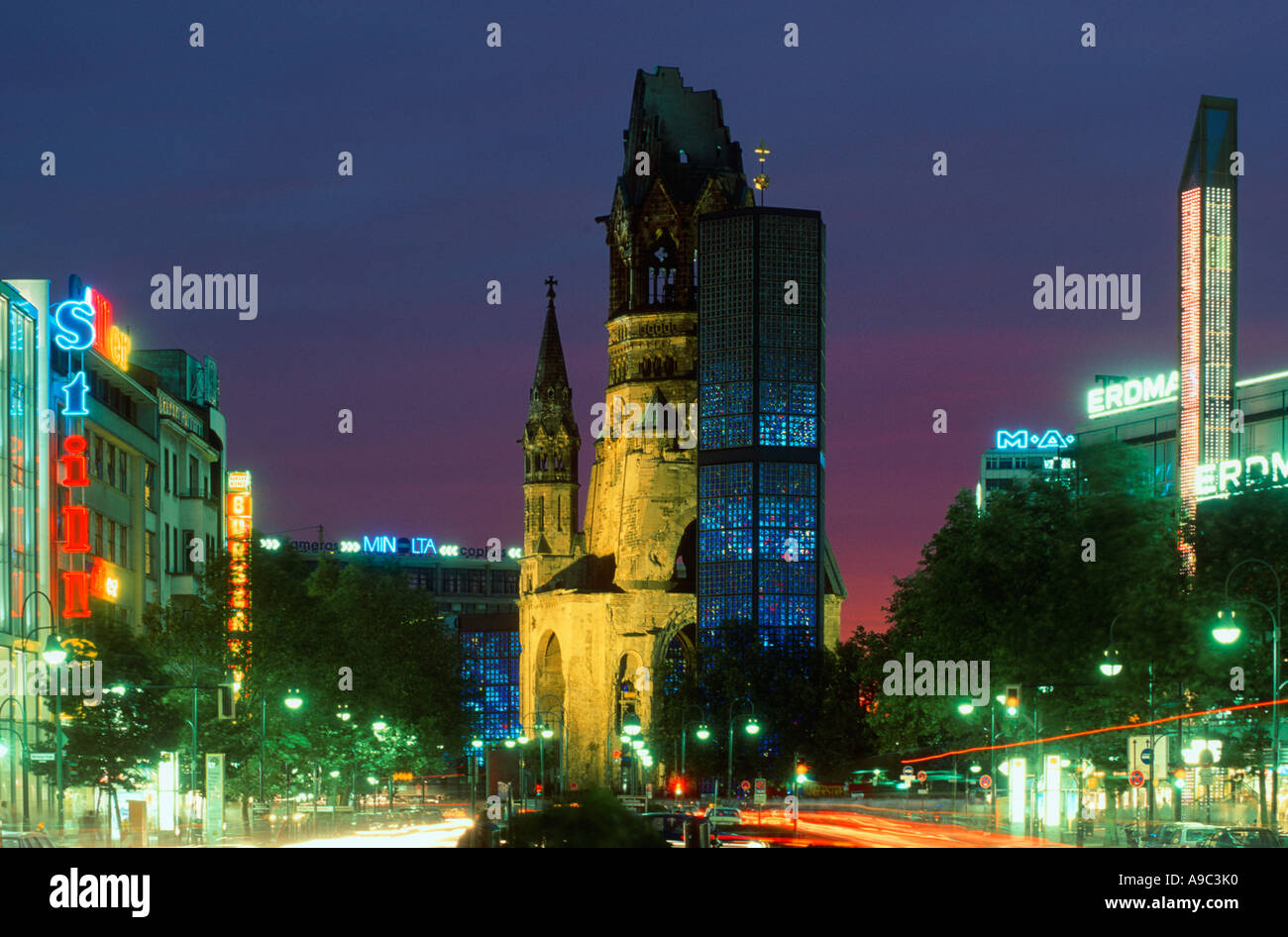 Berlin. Kaiser-Wilhelm-Gedaechtniskirche bei nacht. Tauentzien. Kurfuerstendamm. Banque D'Images Berlin. Kaiser-Wilhelm-Gedaechtniskirche bei nacht. Tauentzien. Kurfuerstendamm. Banque D'Images