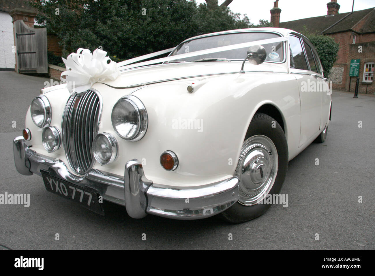3.4 S-Type Jaguar Voiture de mariage Banque D'Images