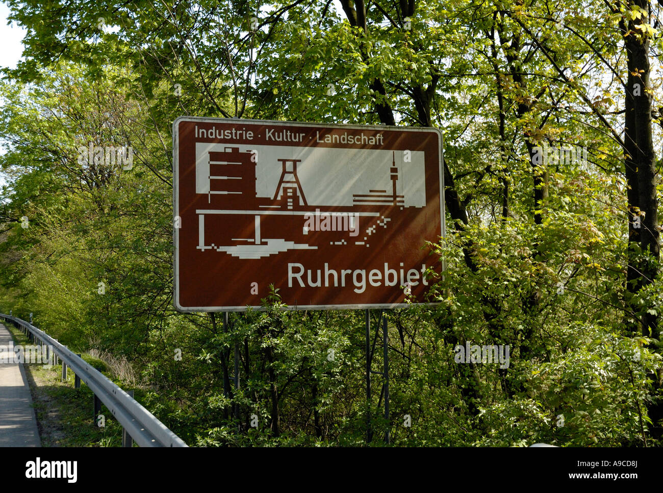 Ruhr signe sur autoroute A52 près de Düsseldorf, Allemagne. Banque D'Images