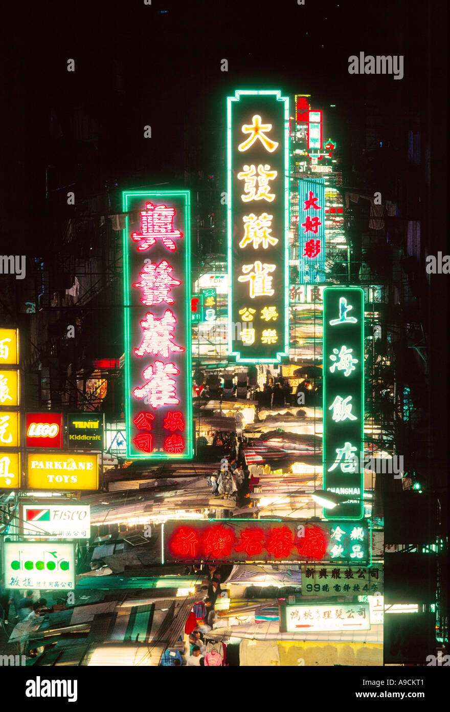 Femme célèbre marché nocturne de la rue Dame Street néons Yaumatei Scène de rue et la Jordanie chine Banque D'Images