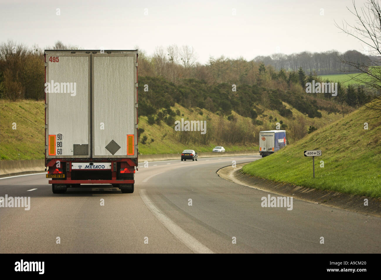 La conduite sur autoroute une autoroute Banque D'Images