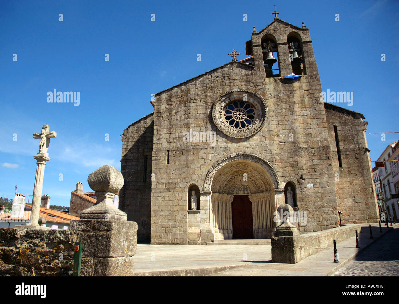 Vue d'une église dans le vieux centre-ville de Betanzos Galice A Coruña España Iberia Espagne Europe Banque D'Images