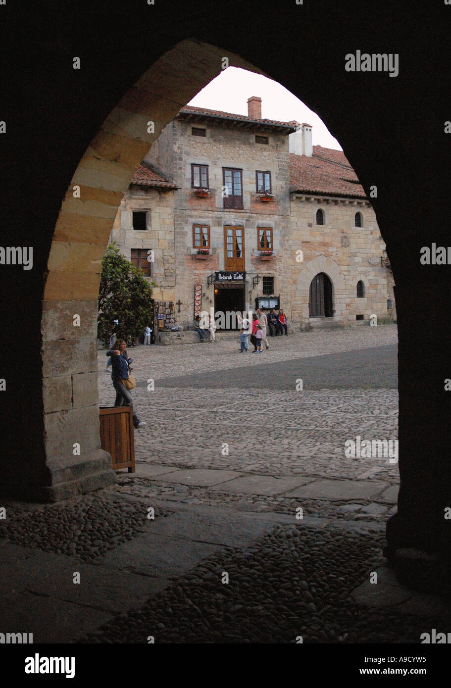 Avis de Santillana del Mar village médiéval préservé en Cantabrie Espagne España Europe Banque D'Images