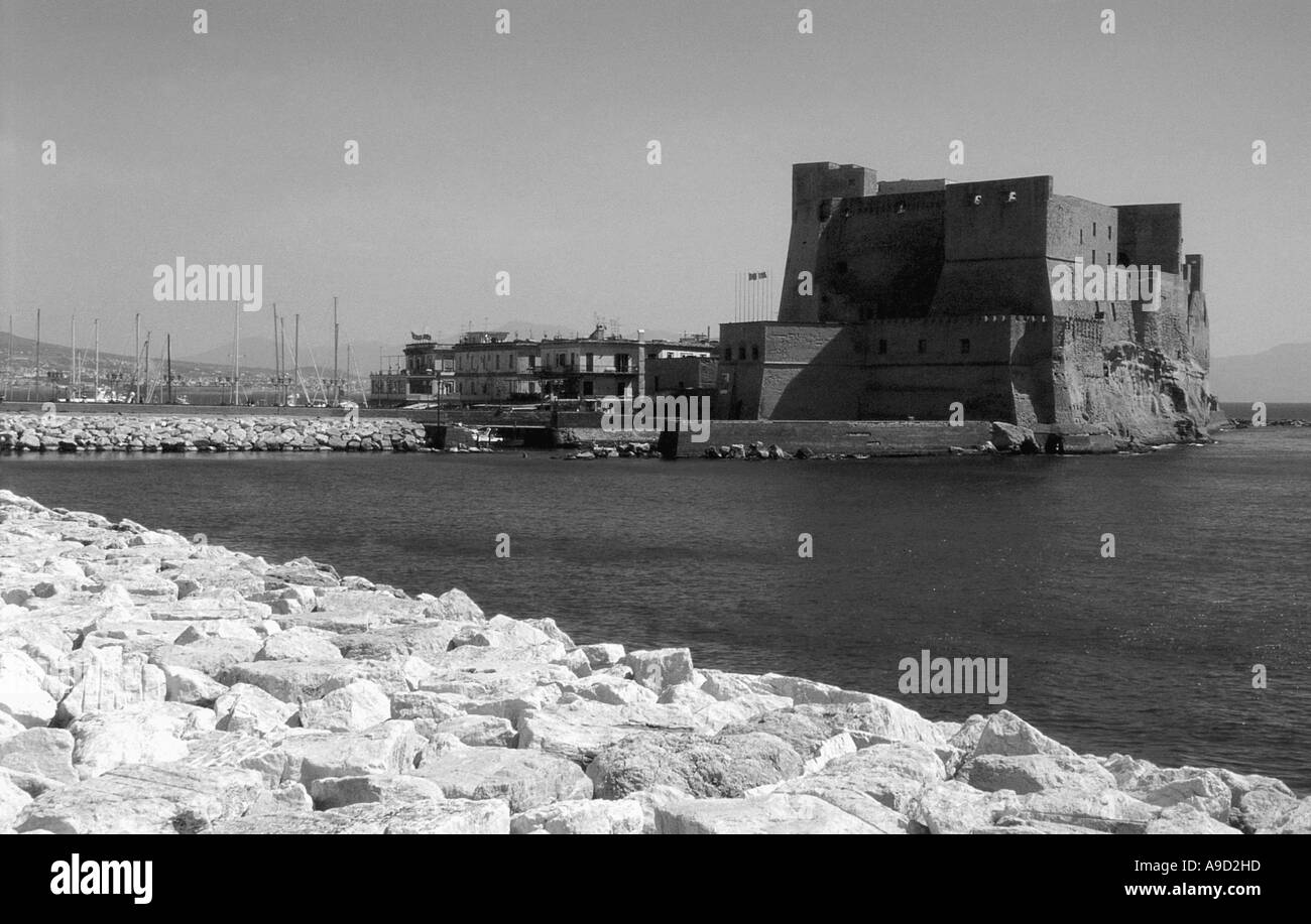 Castel dell' Ovo Château d'oeufs Baie de Golfe de Naples Napoli Campania Italie péninsule Italienne Italia Europe Banque D'Images