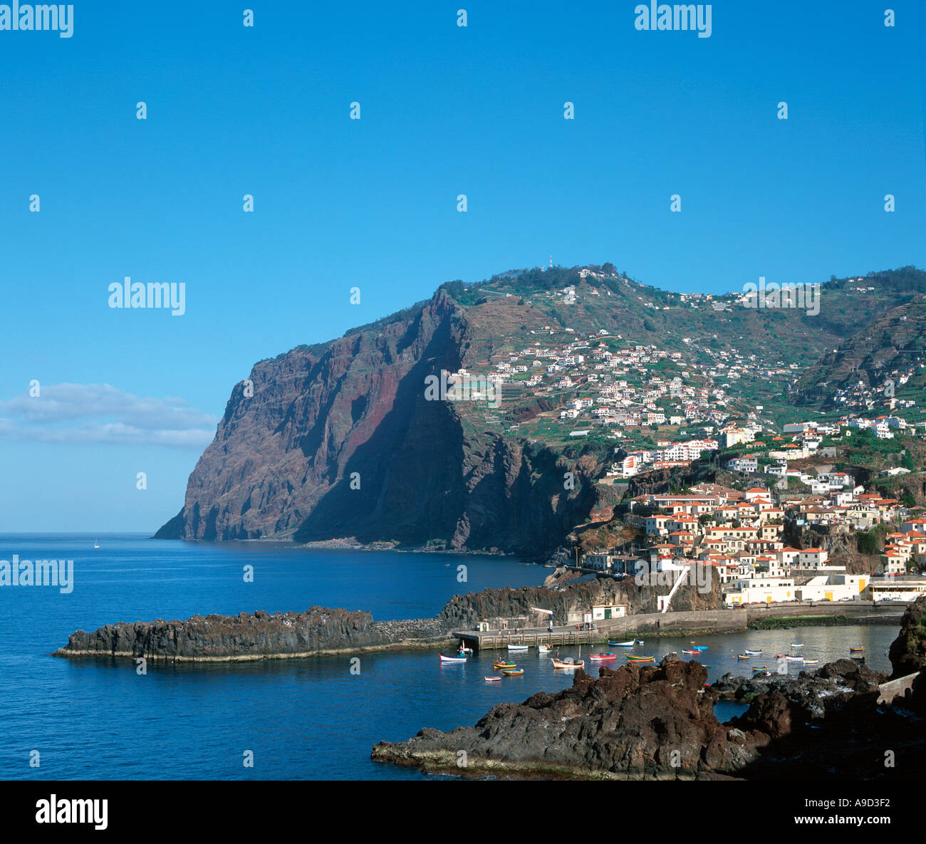 La côte sud, village de pêcheurs de Camara de Lobos (où Winston Churchill utilisé pour la peinture), Madeira, Portugal Banque D'Images
