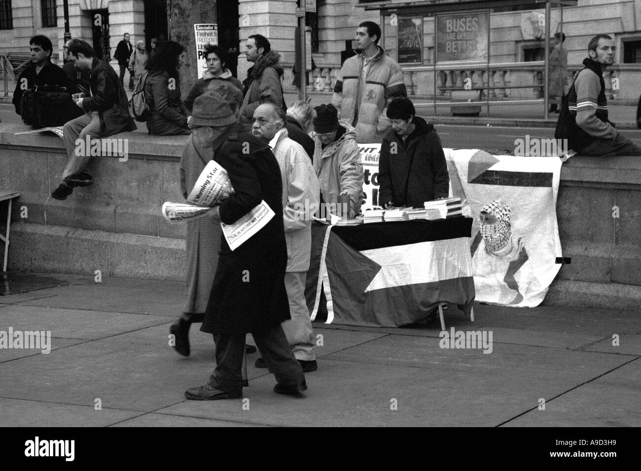 Guerre en Irak contre manifestation à Trafalgar Square Londres Angleterre Royaume-Uni Europe Banque D'Images