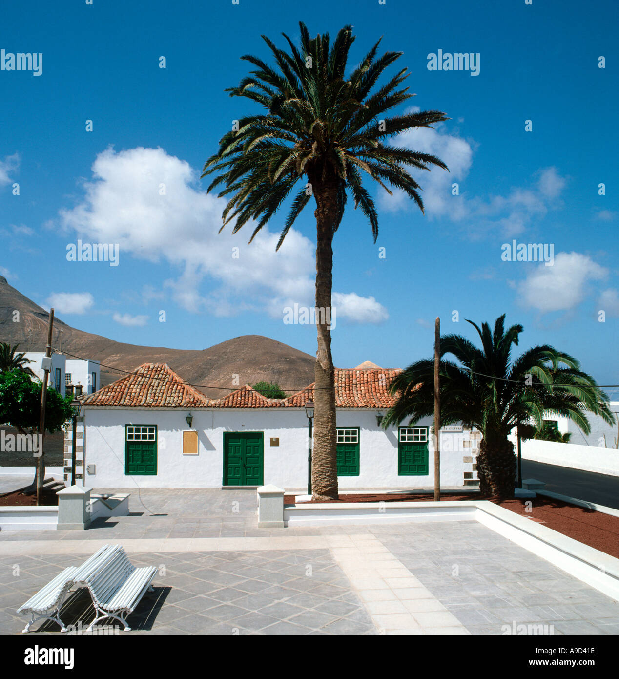 Place de la ville de Yaiza, Lanzarote, îles Canaries, Espagne Banque D'Images