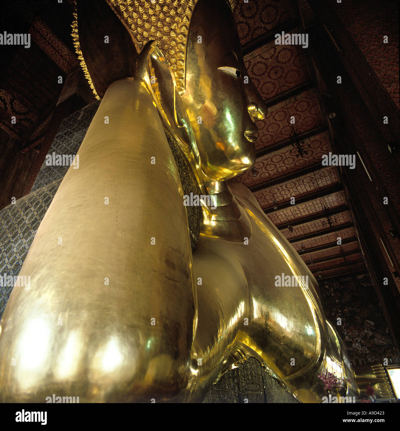 Statue du Bouddha couché, le Wat Pho (Temple du Bouddha couché), Bangkok, Thaïlande Banque D'Images