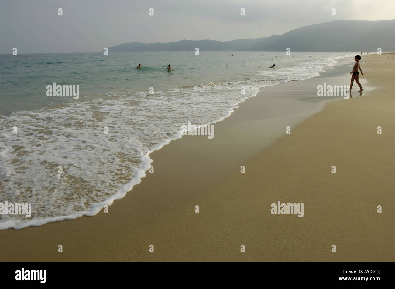 Plage de la baie de Sanya sur l'île de Hainan, Chine 2006 Banque D'Images