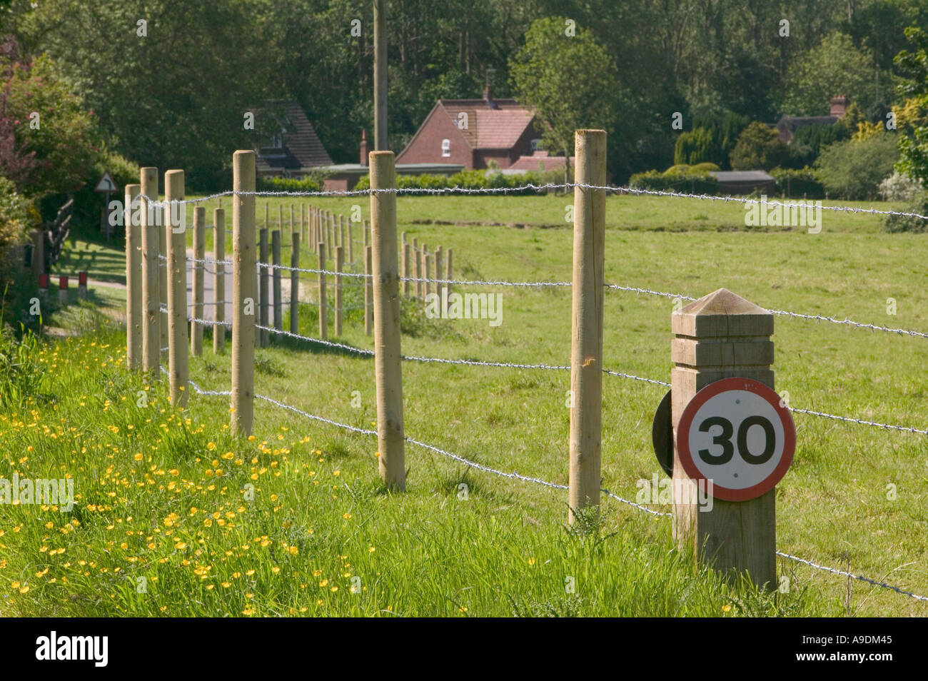 Une clôture érigée illégalement autour de North Norfolk commun Hanworth Banque D'Images
