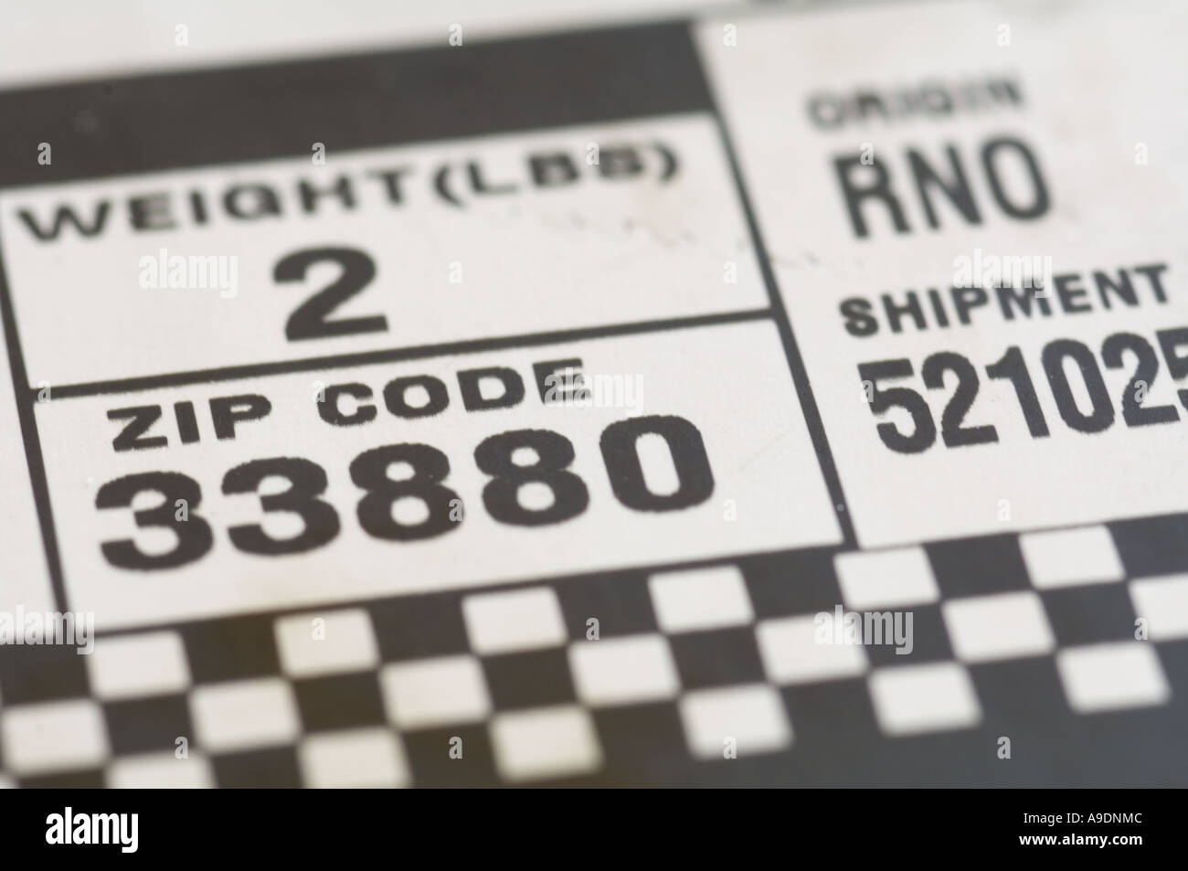 Adresse forfait voyage étiquette indiquant le poids et code postal Banque D'Images