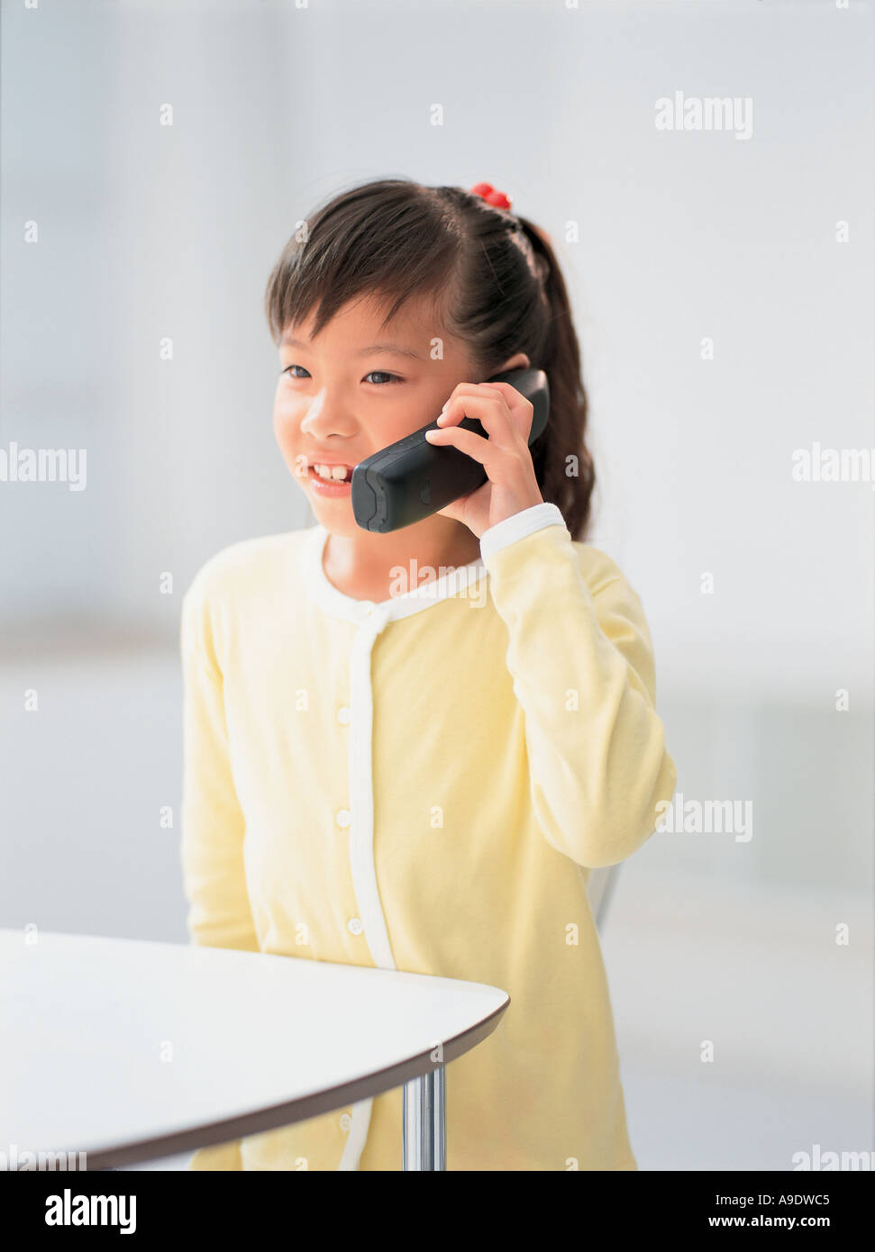 Fille avec téléphone Banque D'Images