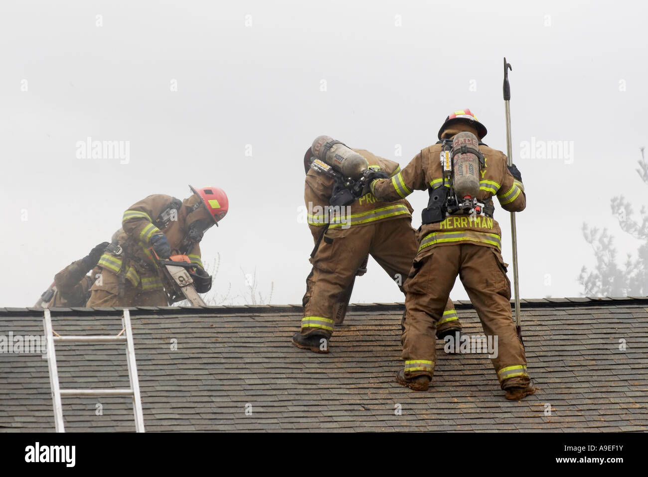 Exercice de formation des pompiers de brûlage contrôlé d'une maison McLean en Virginie Banque D'Images