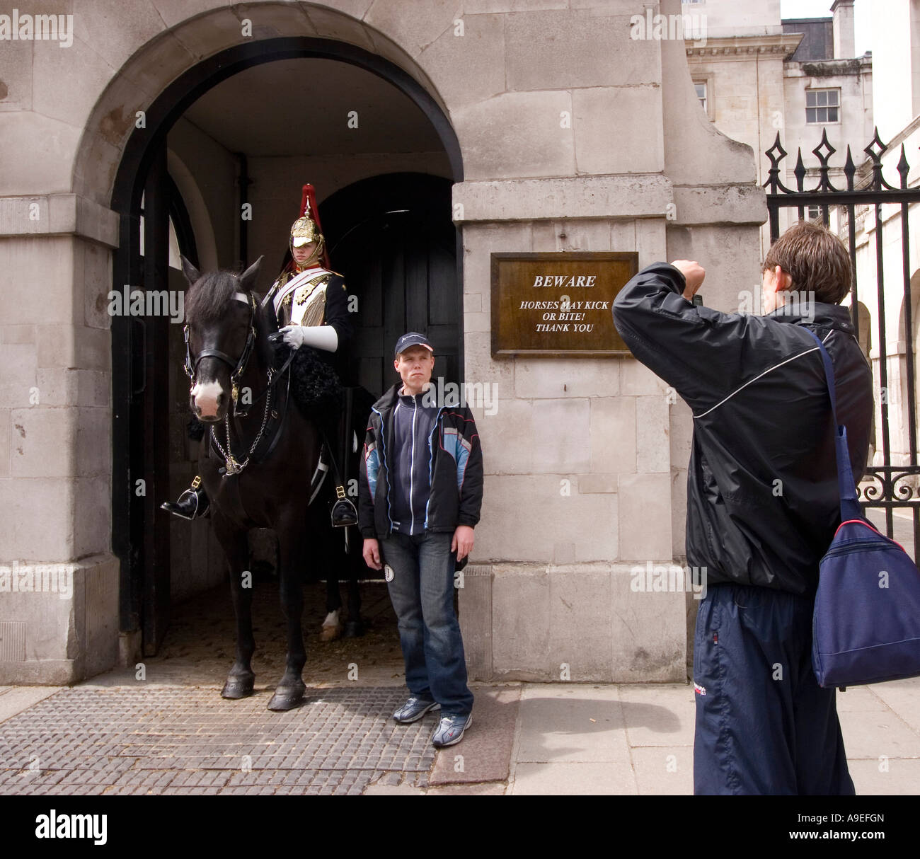 L'imprimeur de la Garde côtière canadienne Garde côtière canadienne sur la vie à l'extérieur de Whitehall Horse Guards Parade Londres GB UK Banque D'Images