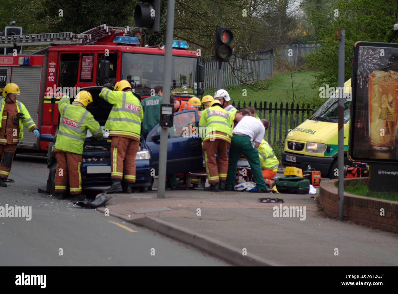 Accident de la circulation à un carrefour à Coventry, West Midlands. Banque D'Images
