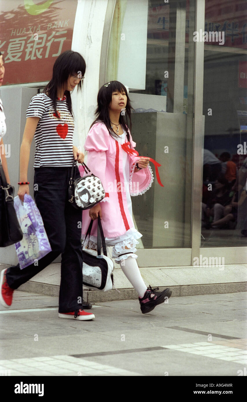 La Chine, Beijing. Commerçant dans le district Xicheng Xidan Banque D'Images