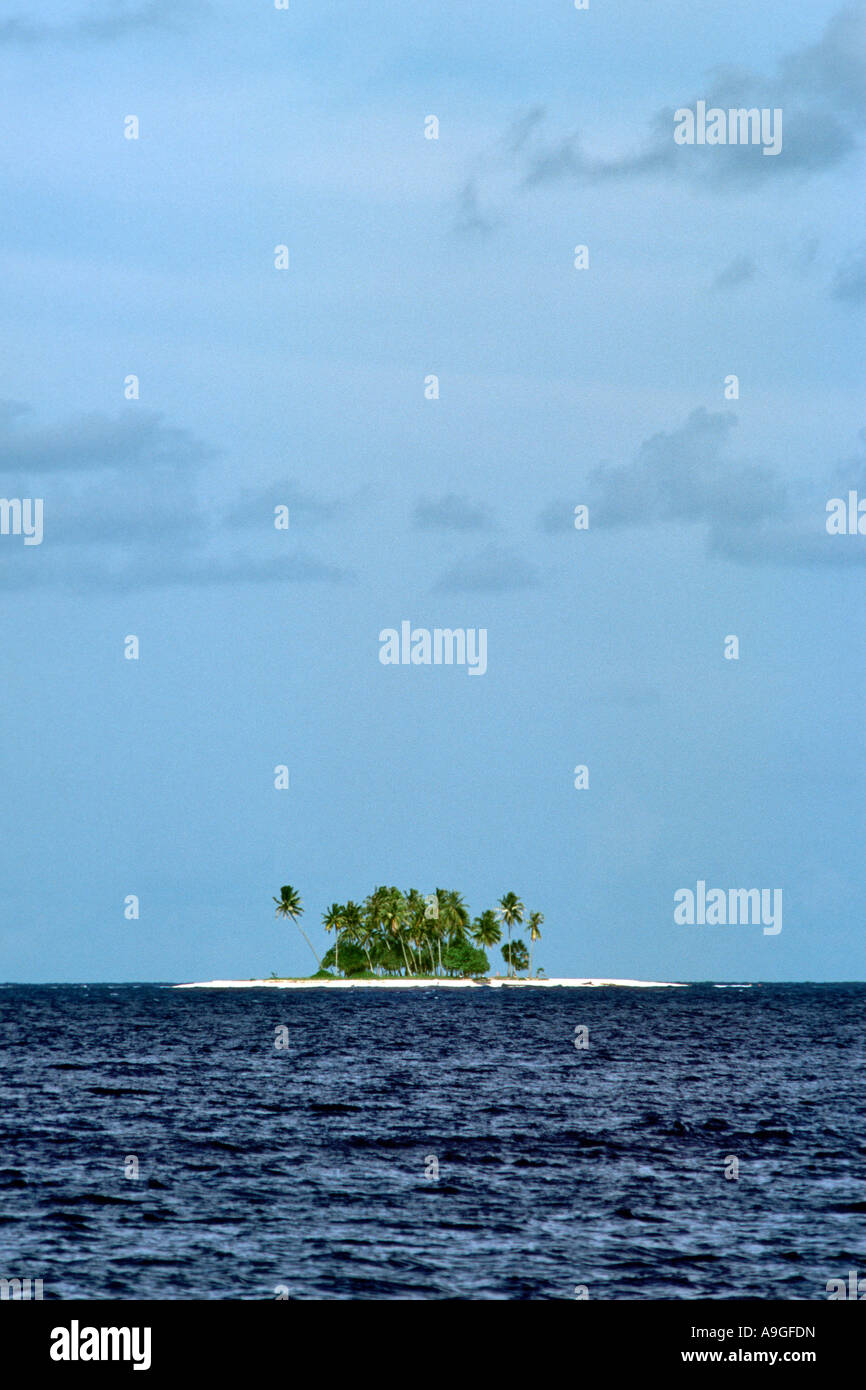 Un motu (îlot de sable) au large de Moorea, près de Tahiti dans l'archipel de la société de la polynésie française dans le Pacifique Sud. Banque D'Images