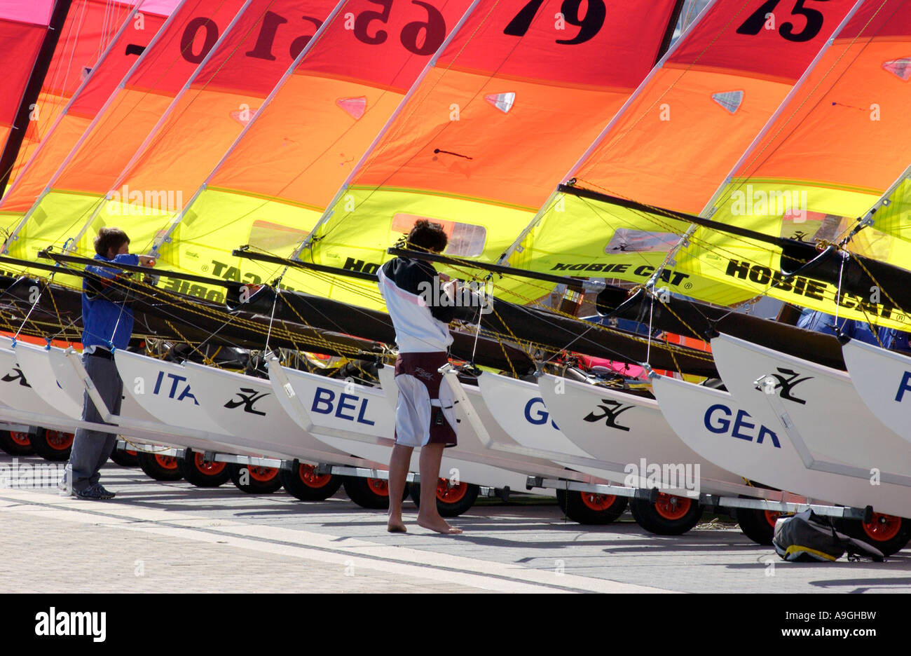 Dériveurs catamaran Hobie Cat au Weymouth et Portland International Sailing Academy Dorset England UK Banque D'Images