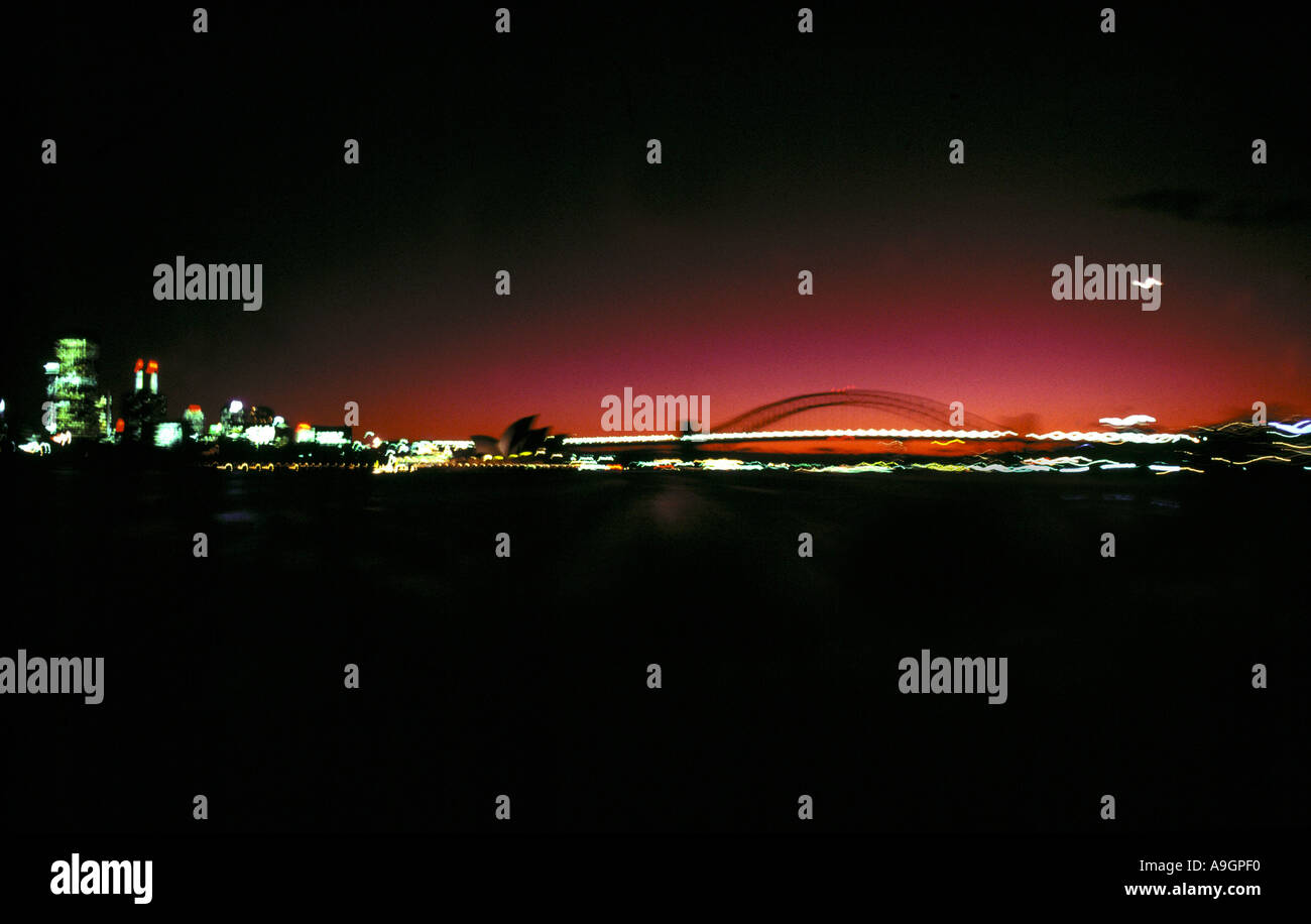 Sydney skyline, vu de l'Manly Ferry au crépuscule Banque D'Images