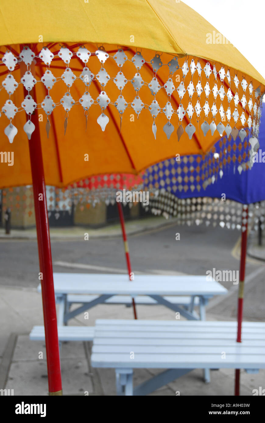 Parasols à l'extérieur d'un café de Londres Banque D'Images