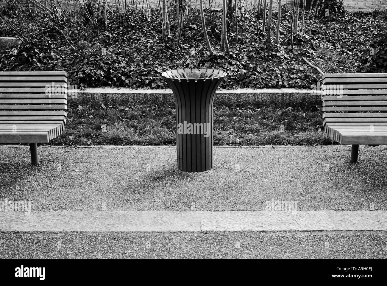 Bancs et bin. Banque D'Images