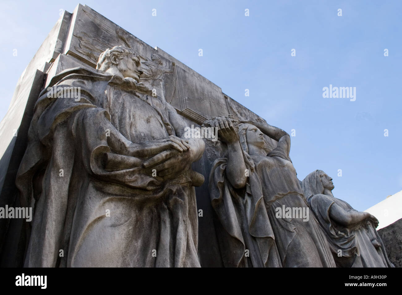 Conception sur un tombeau dans le cimetière de Recoleta Banque D'Images
