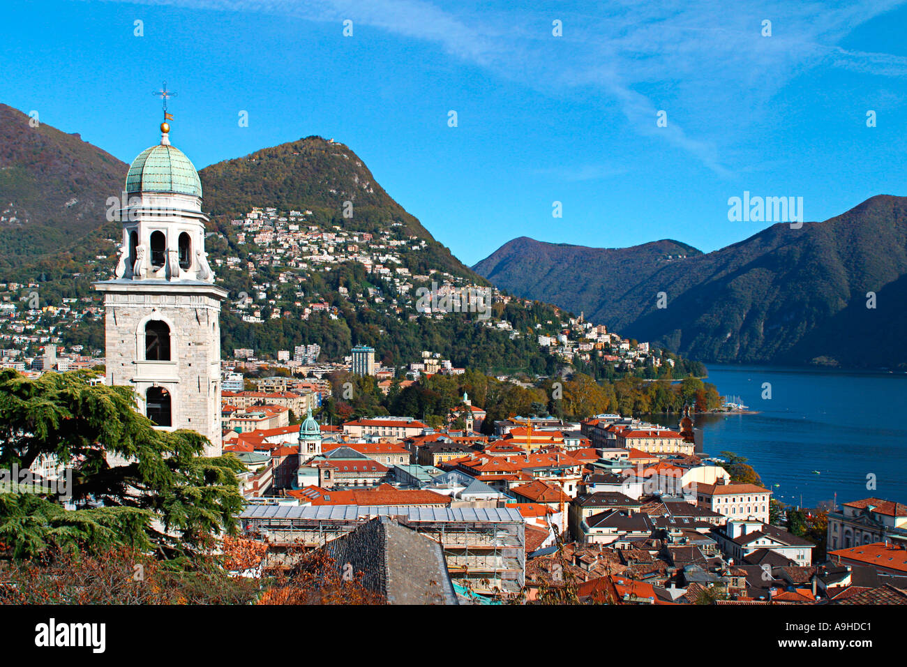 Le fond du lac de Lugano Suisse Monte Brè Banque D'Images