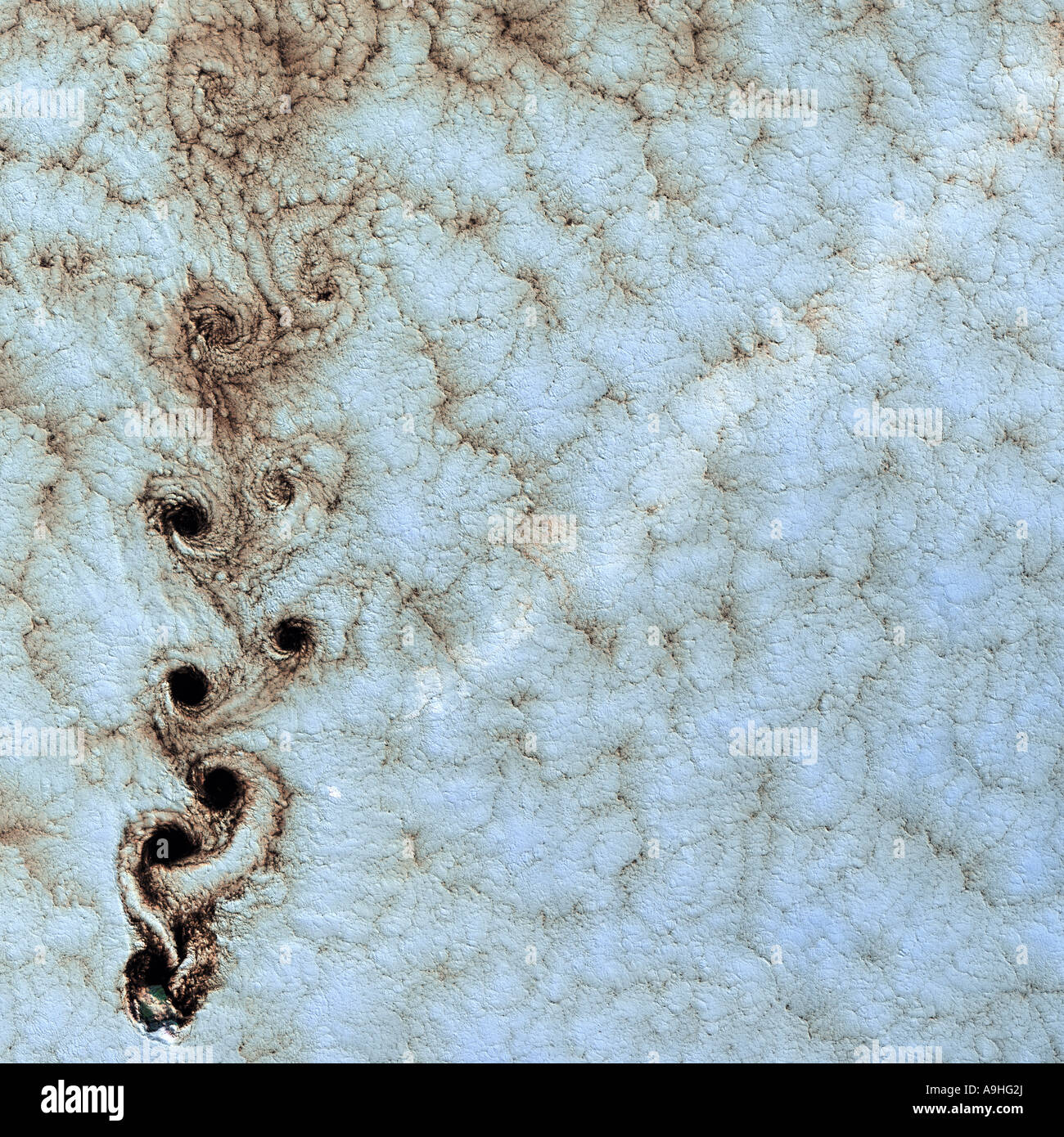 Plus de tourbillons Alexander Selkirk Island dans le sud de l'océan Pacifique en vue de l'espace Banque D'Images