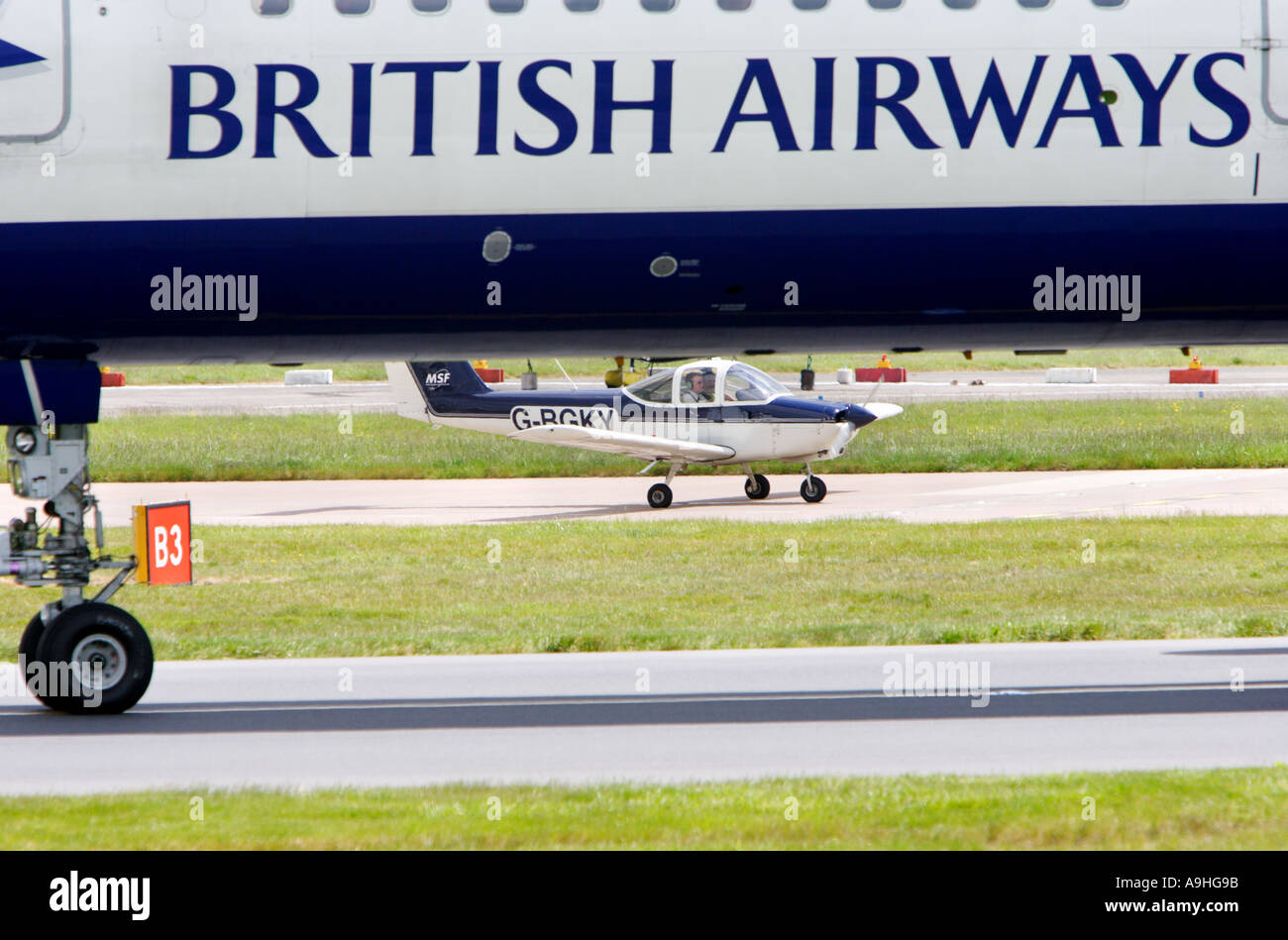 Grand et petit avion Banque D'Images