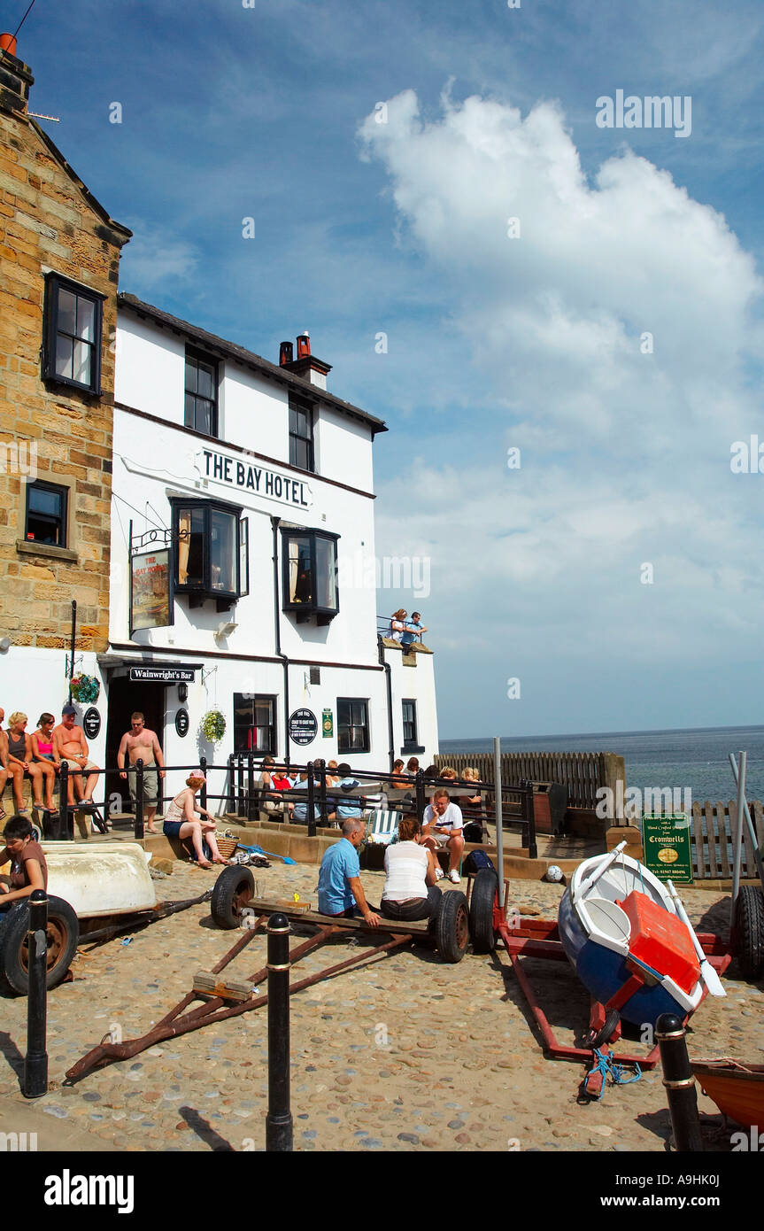 Pub à Whitby Harbour Banque D'Images