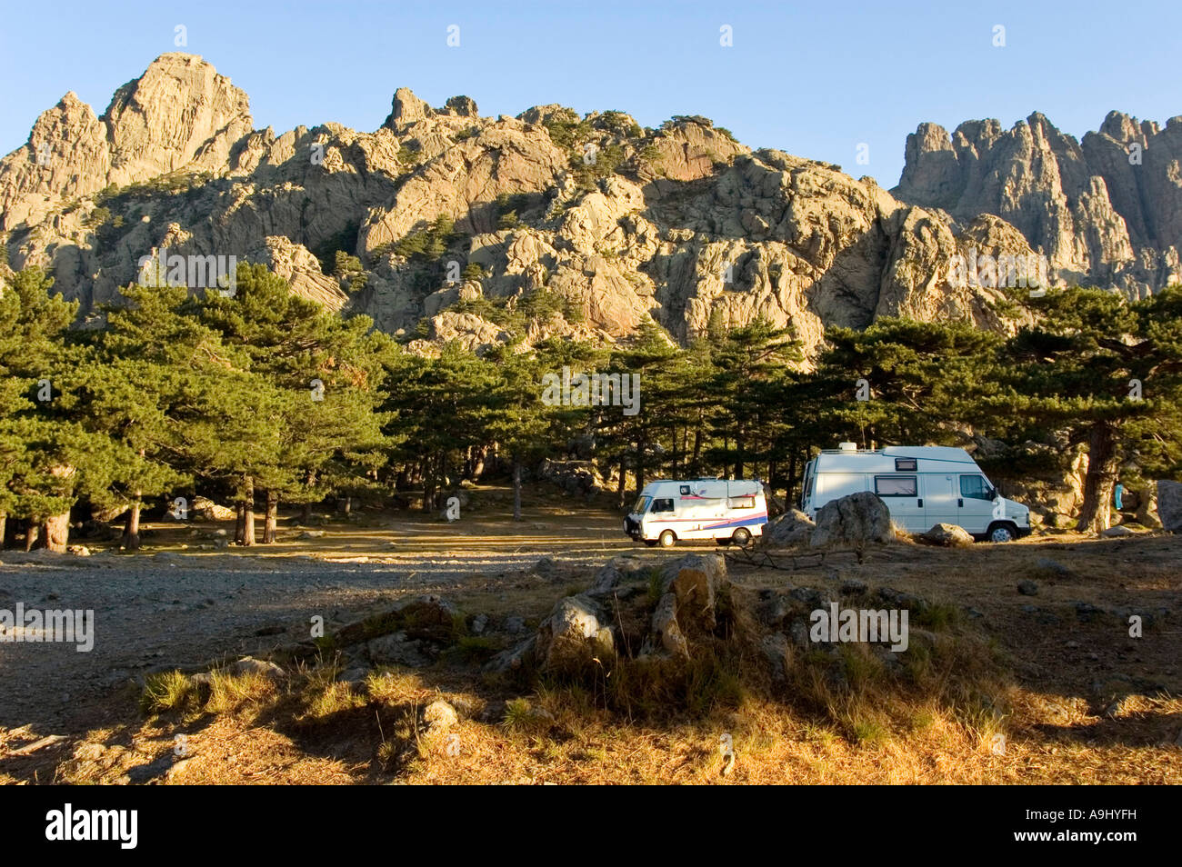 Camping-cars sur le col de Bavella, Corse, France Photo Stock - Alamy