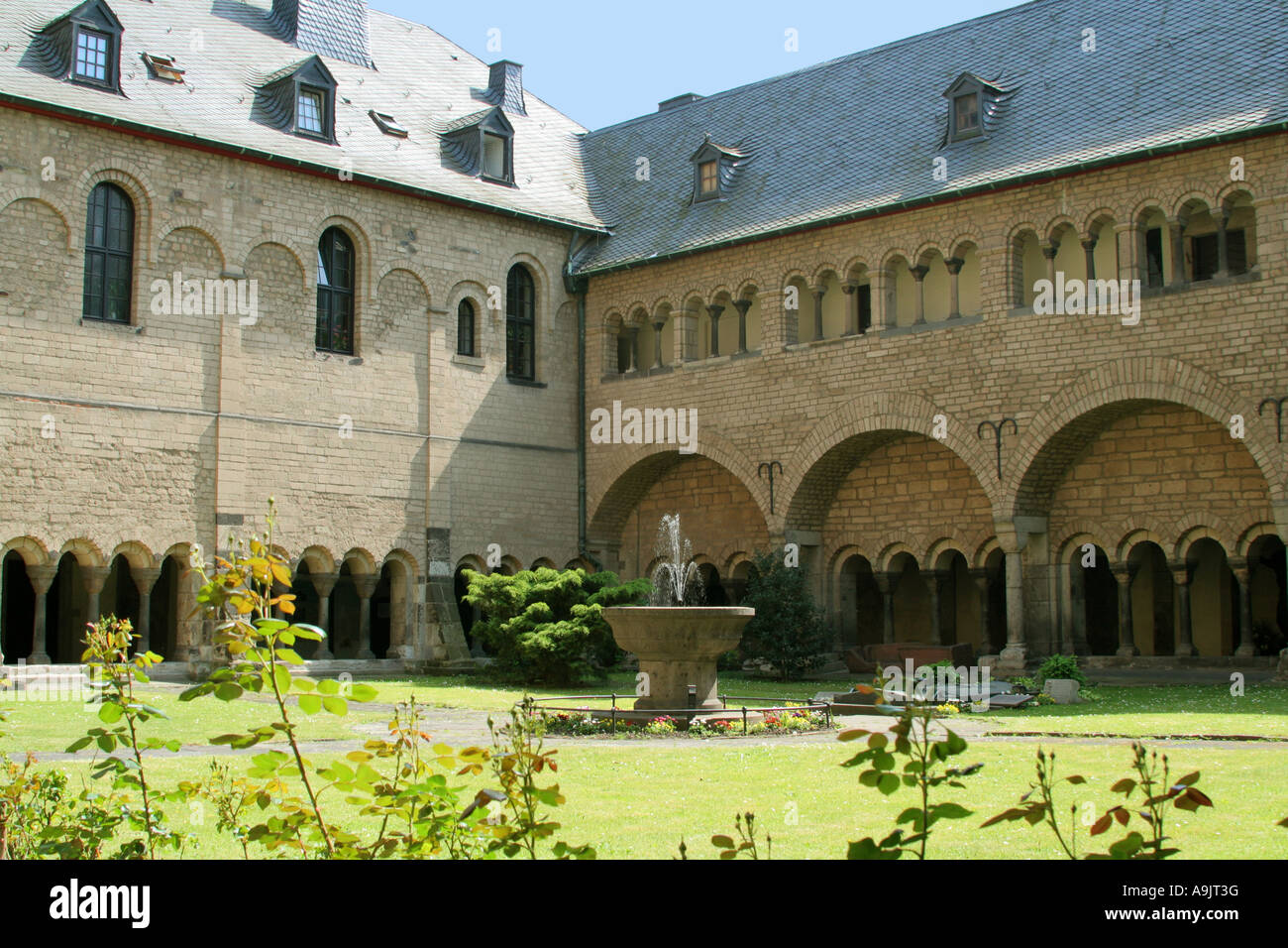 Le cloître d'Bonn Basilique de St Martin en Rhénanie du Nord-Westphalie Allemagne Europe Banque D'Images