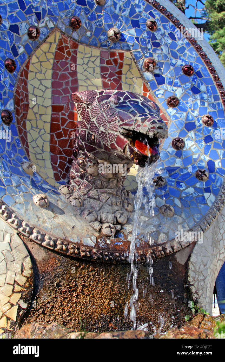 Parc Guell Barcelone lizard fontaine par Antoni Gaudi Catalogne Espagne Europe Banque D'Images