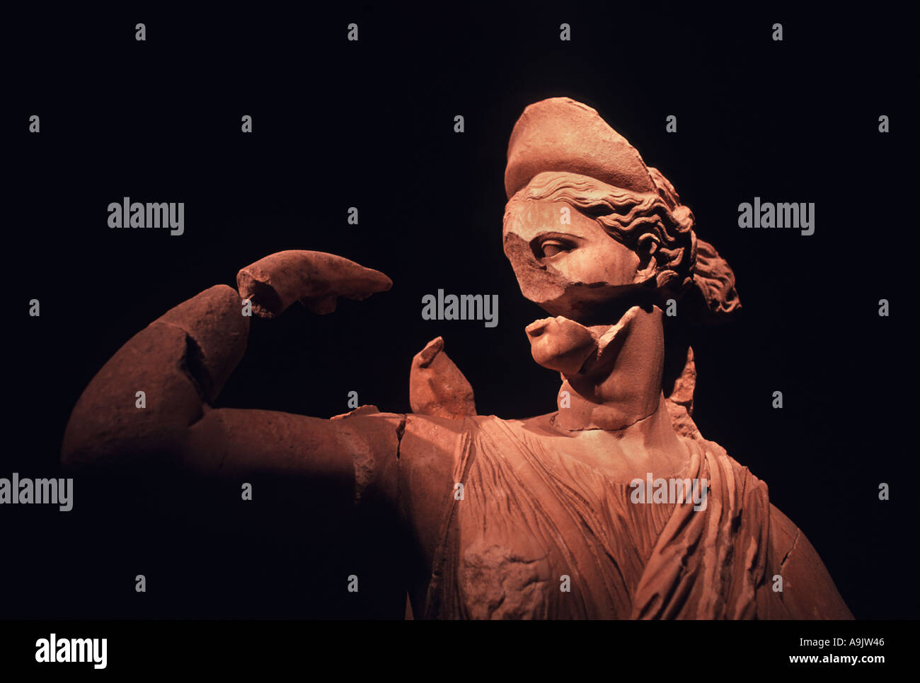 Statue romaine en exposition Musée régional d'Antalya Turquie Impératrice de l'époque romaine découvert en fouilles à Perge Turquie Banque D'Images