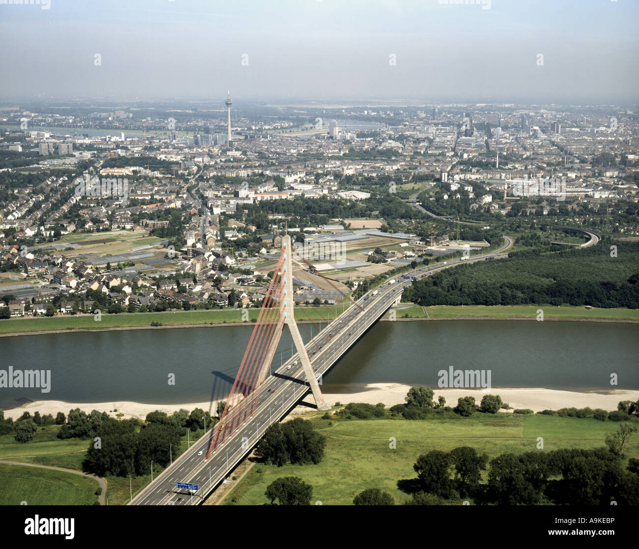 Fleher pont, autoroute sur le Rhin, en Allemagne, en Rhénanie du Nord-Westphalie, Duesseldorf Banque D'Images