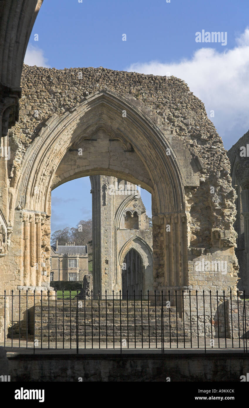 Glastonbury Abbey Angleterre Somerset monastère en ruines de l'arc gothique de l'église Banque D'Images