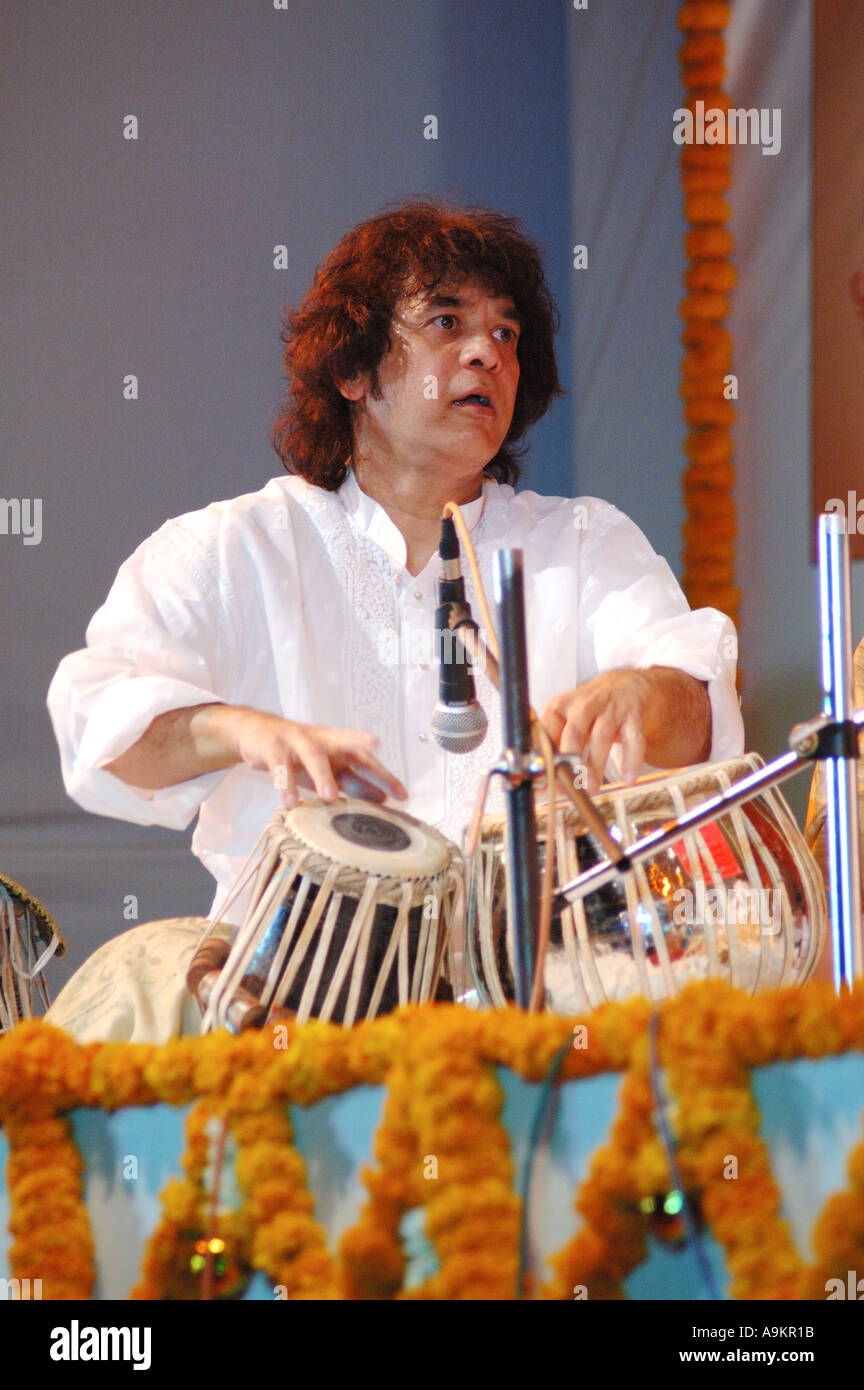 Ustad Zakir Hussain, joueur de tala indien virtuose, compositeur,  percussionniste, producteur de musique, acteur de cinéma, Inde Photo Stock  - Alamy