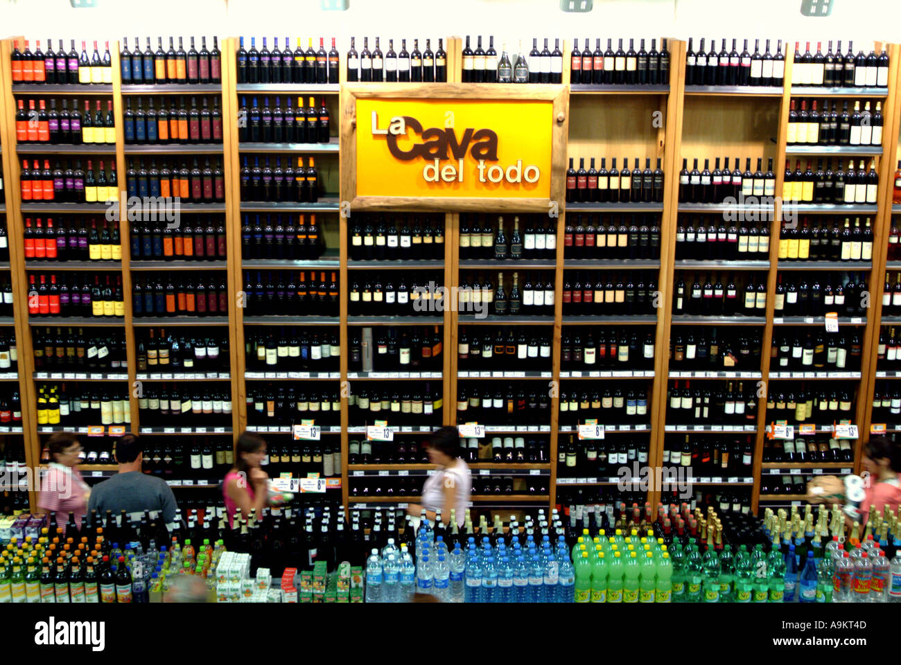 Argentine Bariloche vins dans un supermarché Banque D'Images